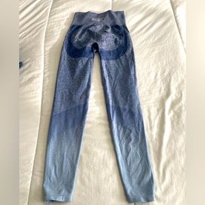 EUC Pink XS blue ombré seamless tights